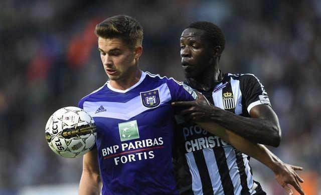 经过艰苦的 经过艰苦的